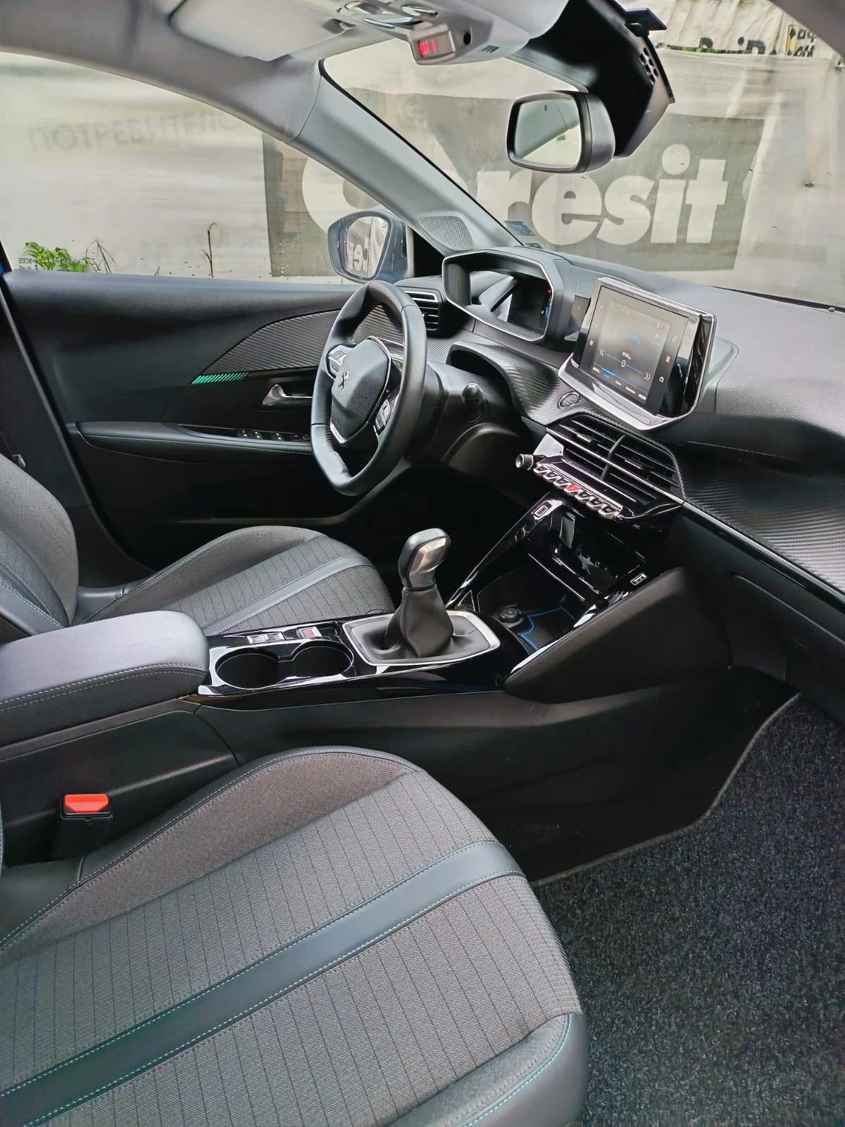 Peugeot 208, снимка 9 - Автомобили и джипове - 54653903