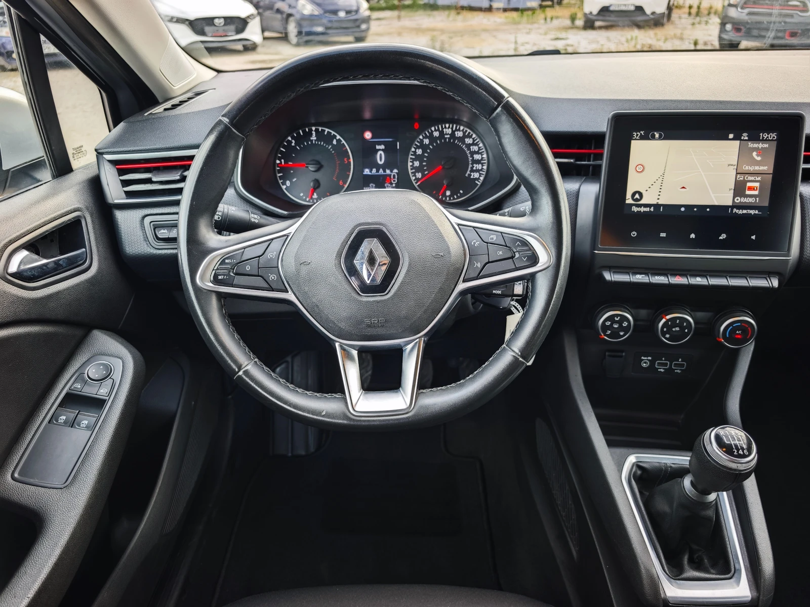 Renault Clio 1.5DCi EURO 6, снимка 14 - Автомобили и джипове - 55066587