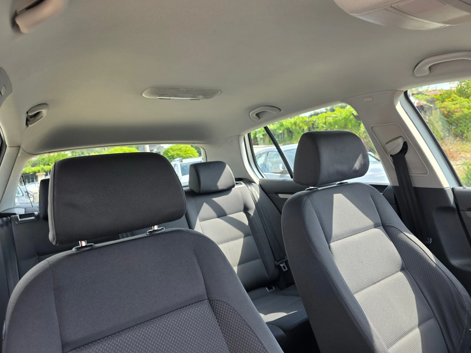 VW Golf 1.6i 74000km!, снимка 14 - Автомобили и джипове - 55372334
