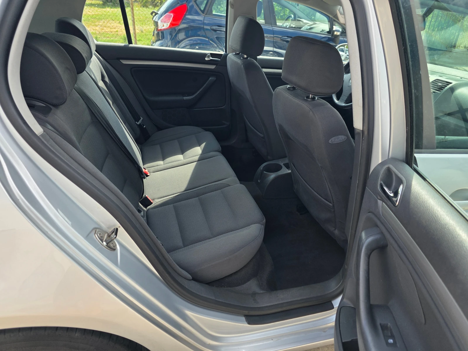 VW Golf 1.6i 74000km!, снимка 9 - Автомобили и джипове - 55372334