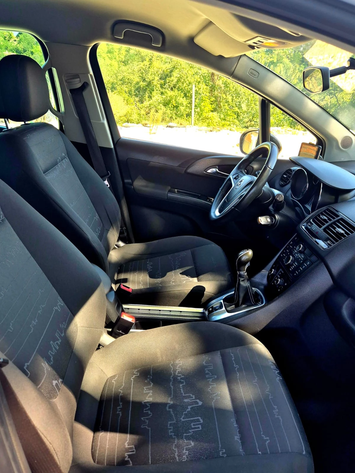 Opel Meriva 1.3 CDTI , снимка 12 - Автомобили и джипове - 55888772