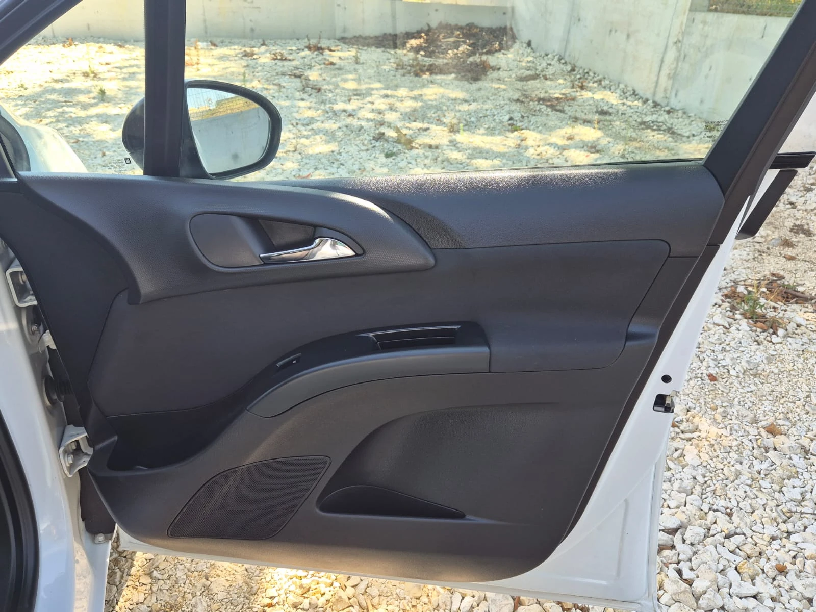 Opel Meriva 1.3 CDTI , снимка 8 - Автомобили и джипове - 55888772