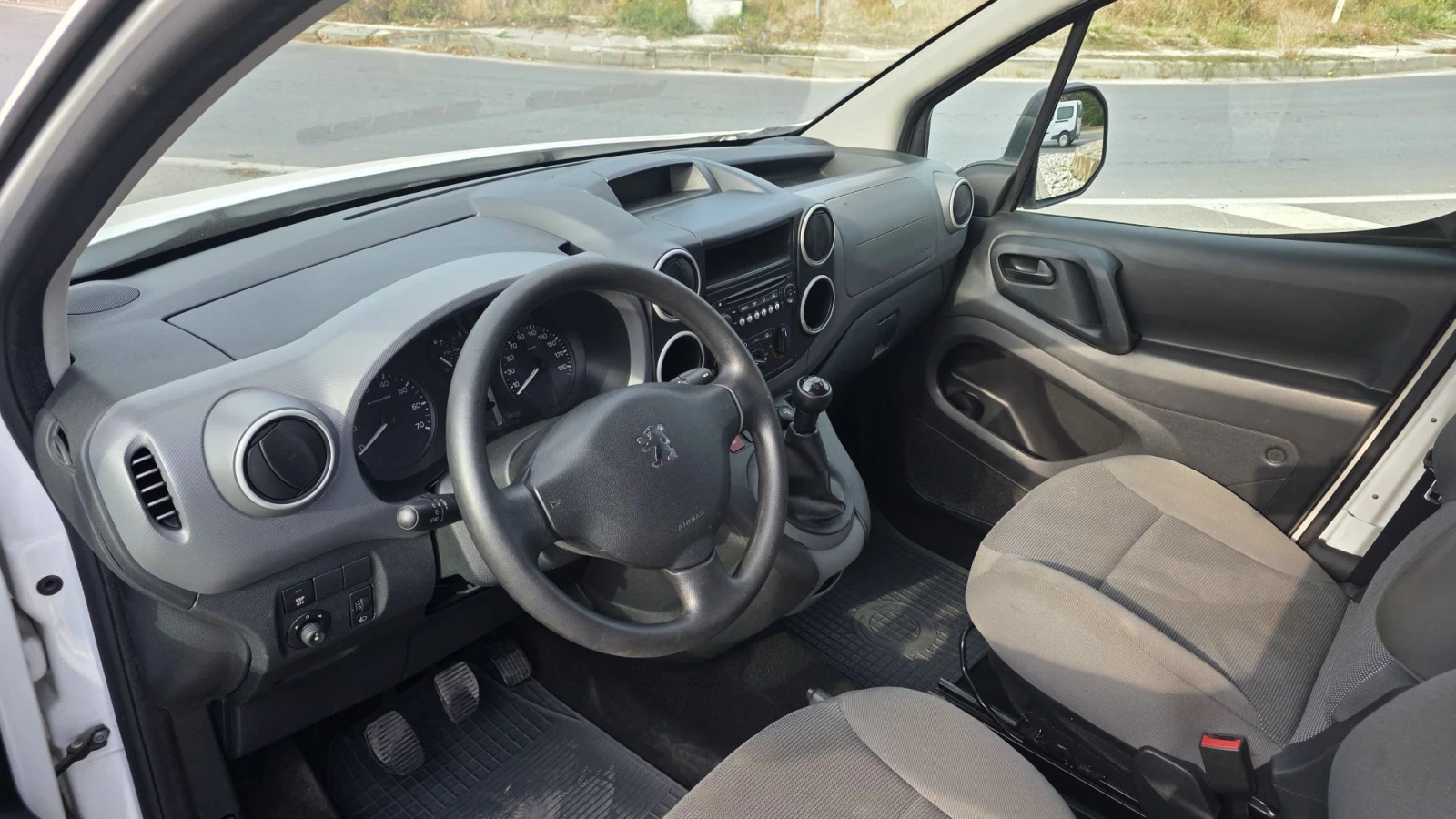 Peugeot Partner 1, 6 HDI Климатик , снимка 8 - Автомобили и джипове - 56039736