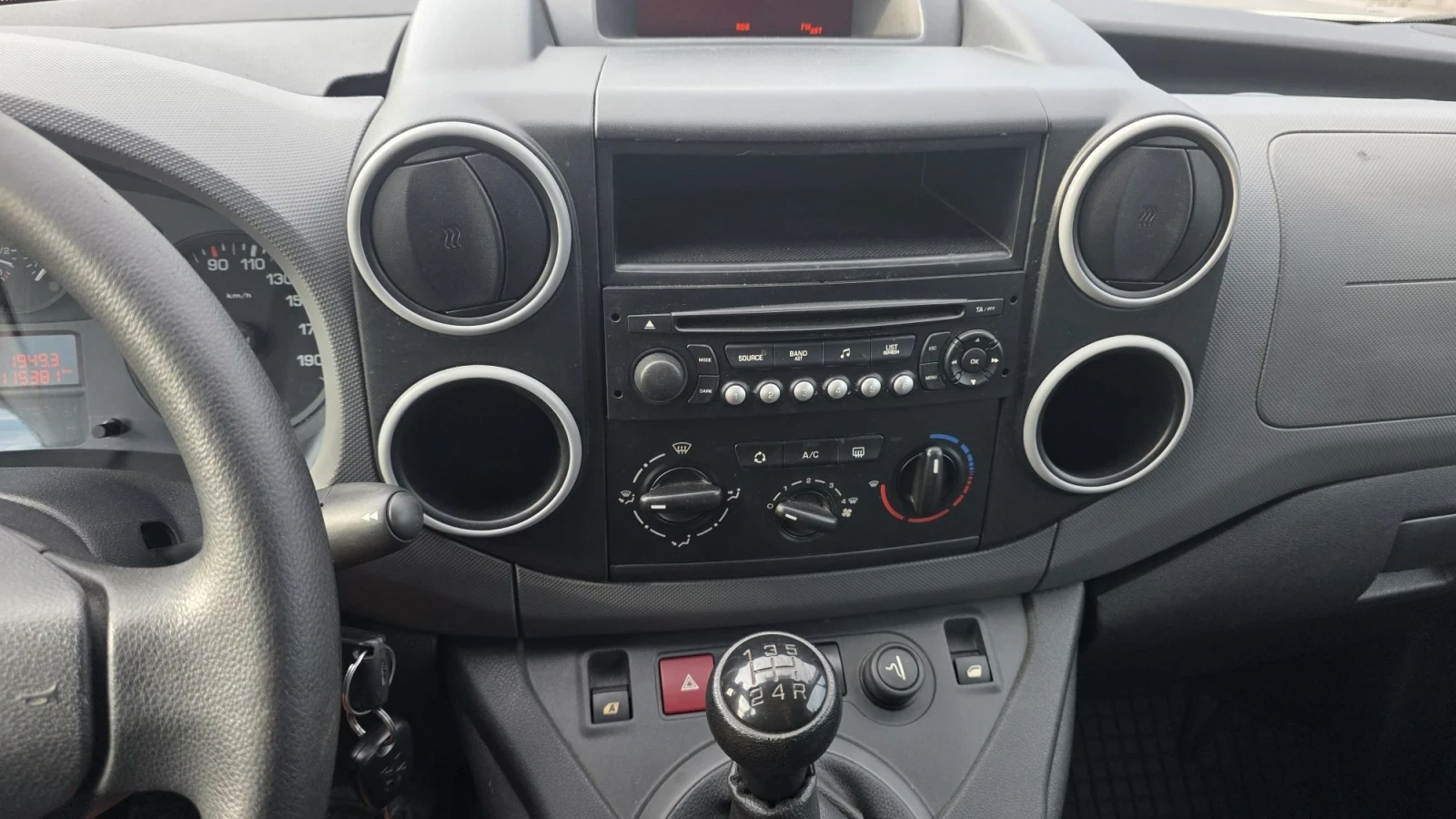 Peugeot Partner 1, 6 HDI Климатик , снимка 10 - Автомобили и джипове - 56039736