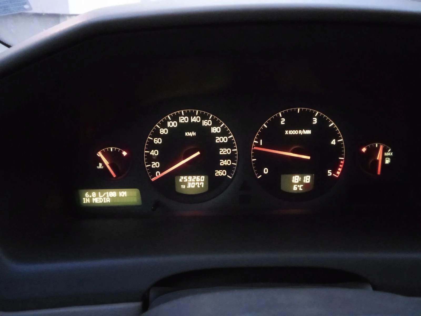 Volvo V70 2.5D, снимка 10 - Автомобили и джипове - 56570495