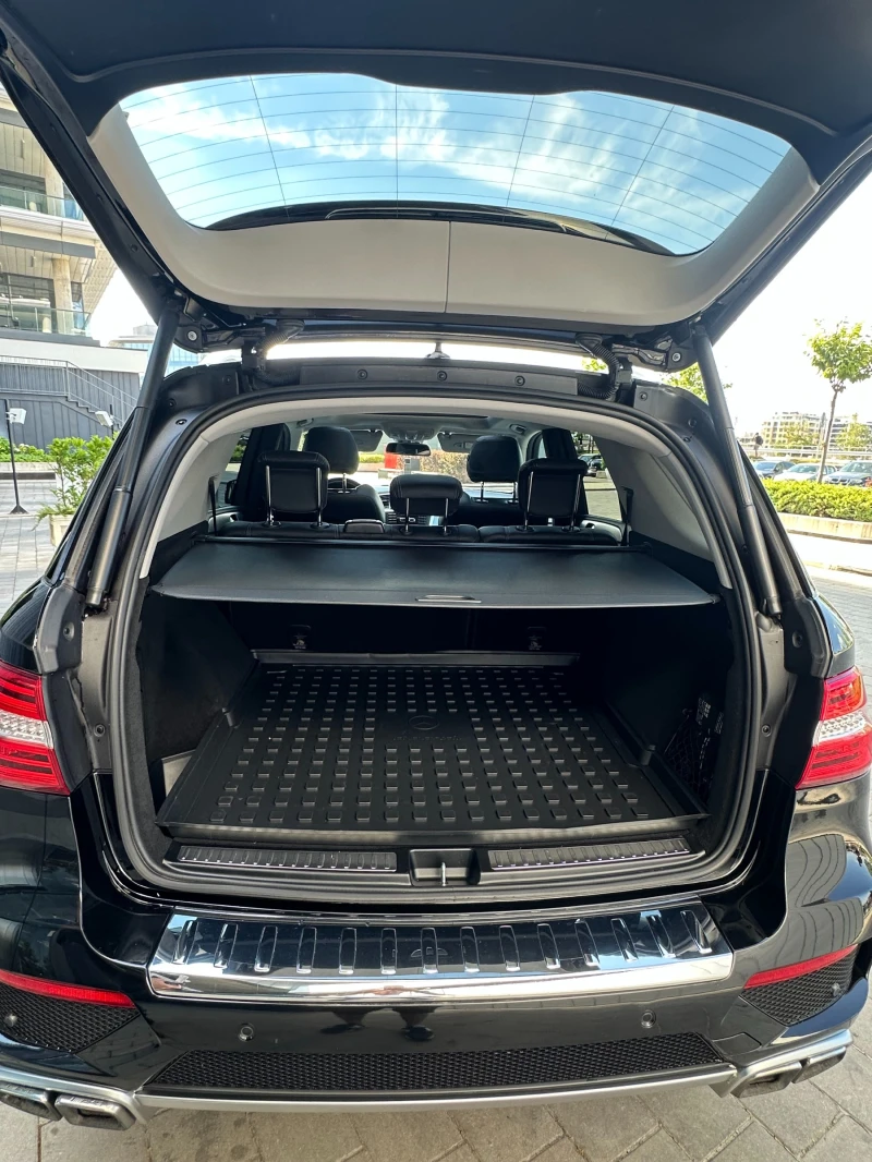 Mercedes-Benz ML 63 AMG V8 BITURBO 4Matic  ВЪЗМОЖНОСТ ЗА ЛИЗИНГ!, снимка 12 - Автомобили и джипове - 50961400