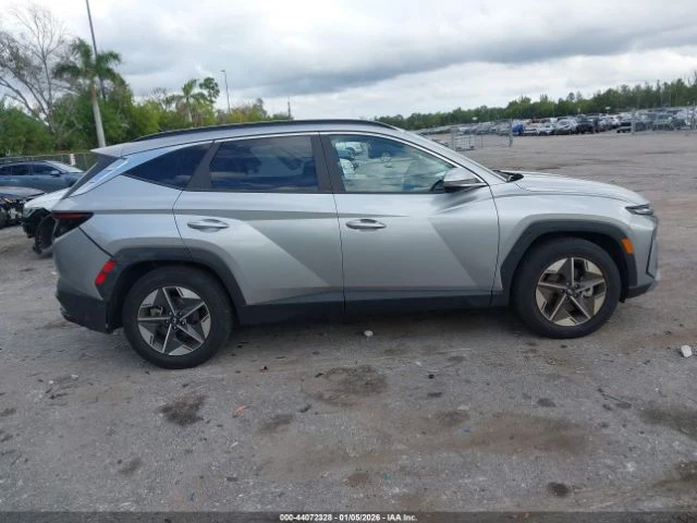 Hyundai Tucson, снимка 7 - Автомобили и джипове - 53935834