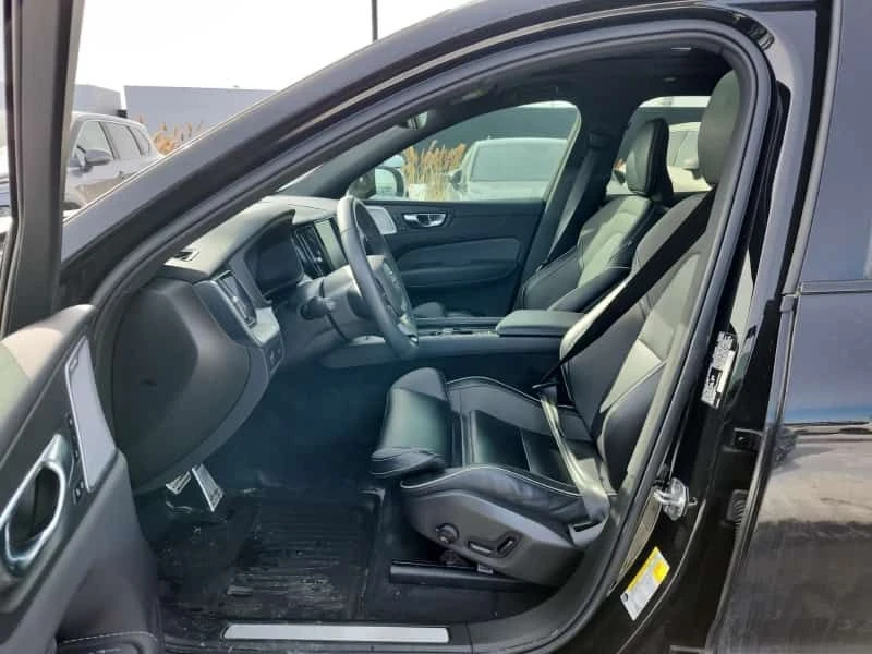 Volvo XC60 R Design /DISTRONIC/360/PANO/BLIND SPOT , снимка 5 - Автомобили и джипове - 53953547