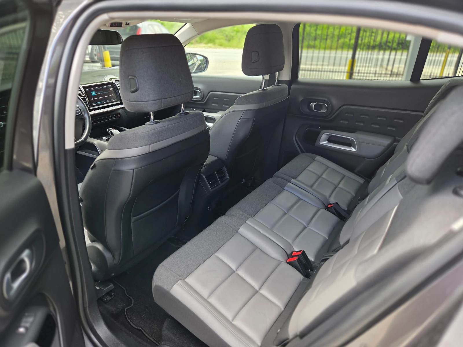 Citroen C5 Aircross 1.5 HDI SHINE* * FULL LED* KAYLESS GO* , снимка 9 - Автомобили и джипове - 54388865