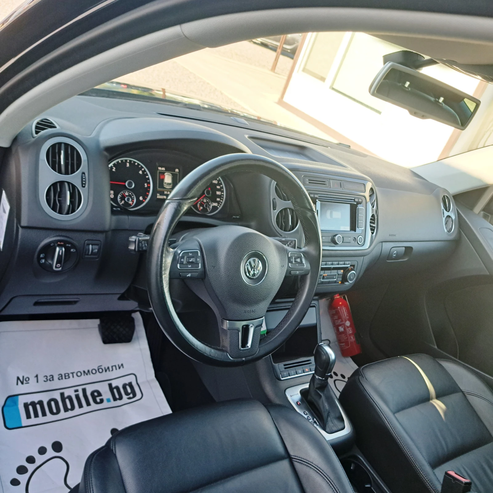 VW Tiguan 2.0 TDI Sport & Style 4Motion* Отличен!* , снимка 9 - Автомобили и джипове - 55315767