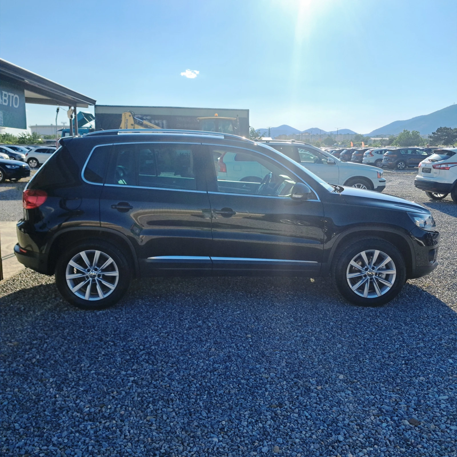 VW Tiguan 2.0 TDI Sport & Style 4Motion* Отличен!* , снимка 6 - Автомобили и джипове - 55315767