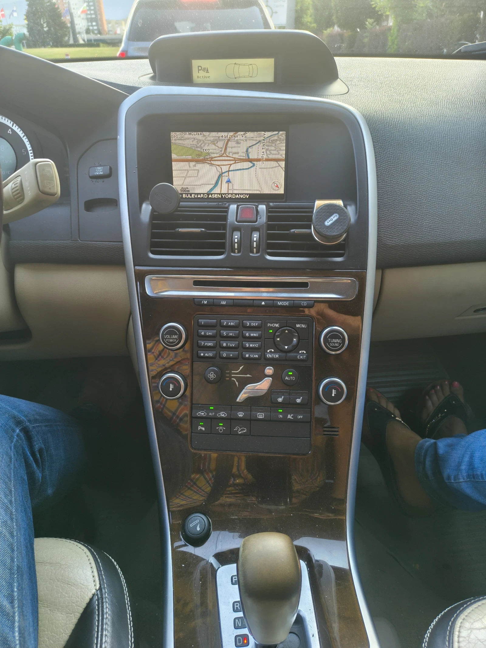 Volvo XC60 2.5 AWD, снимка 17 - Автомобили и джипове - 55381081