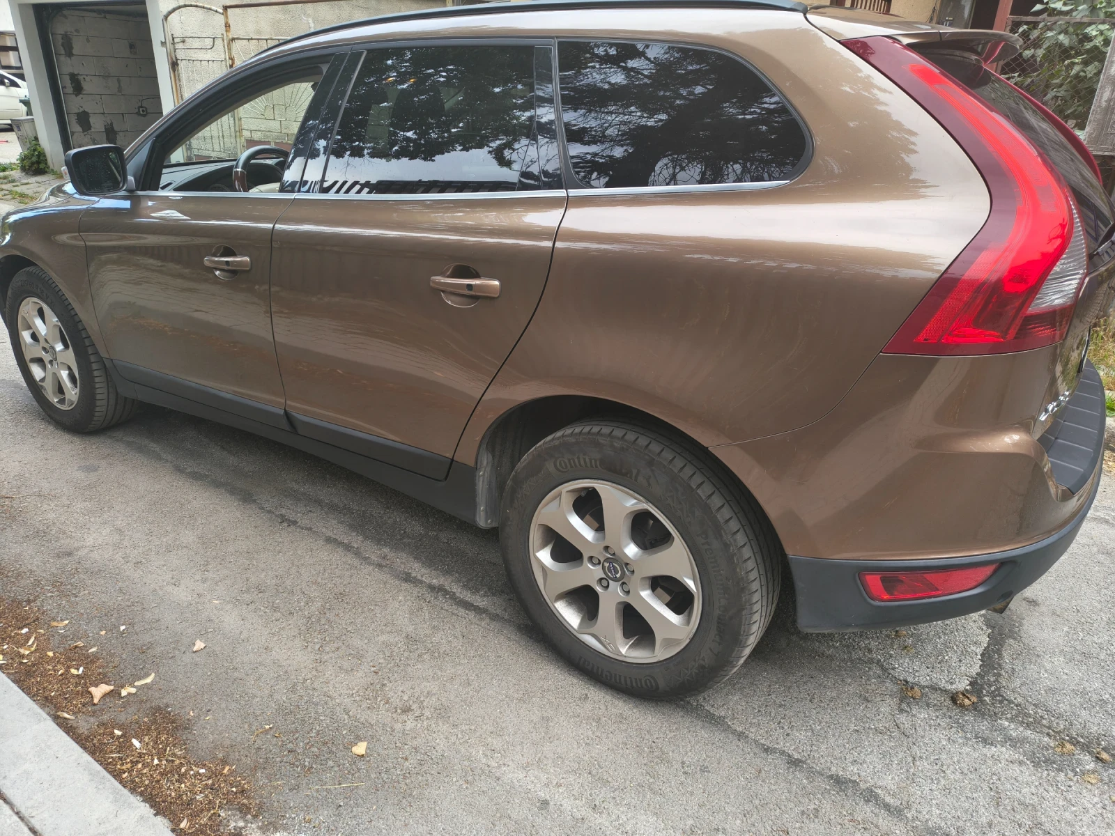 Volvo XC60 2.5 AWD, снимка 3 - Автомобили и джипове - 55381081