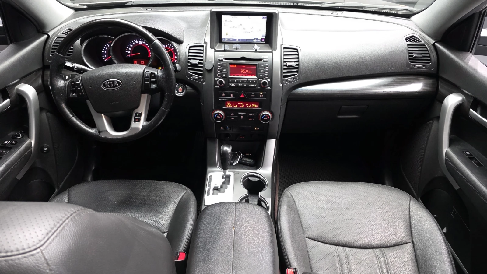 Kia Sorento 2.0* ЛЮК* КРАЙНА ЦЕНА, снимка 7 - Автомобили и джипове - 55496162