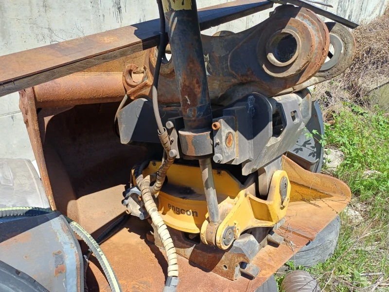 Допълнително оборудване Друг вид Въртяща се Глава Engcon със 2 бързосменника, снимка 4 - Индустриална техника - 50198817