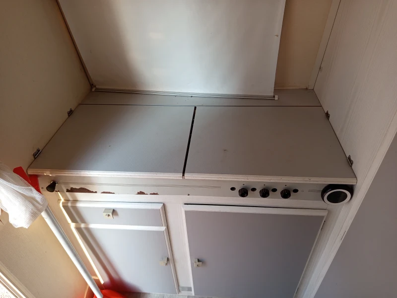 Каравана Avento Royal 395 TL LUXE, снимка 9 - Каравани и кемпери - 51932995