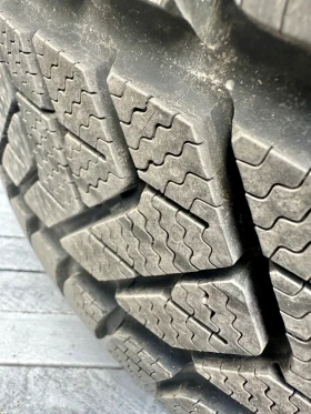 Гуми Зимни 285/35R20, снимка 6 - Гуми и джанти - 49600674