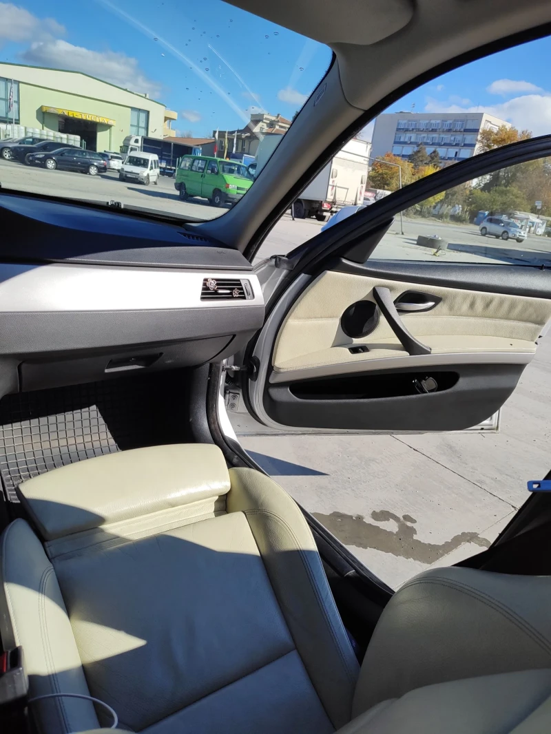 BMW 320 NAVI / RECARO / XENON / PARK / BASS, снимка 8 - Автомобили и джипове - 47877123