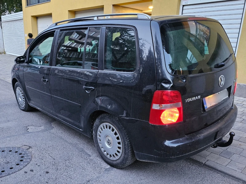 VW Touran FSI, снимка 5 - Автомобили и джипове - 48681223