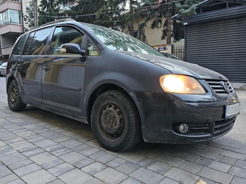 VW Touran FSI, снимка 10 - Автомобили и джипове - 48681223