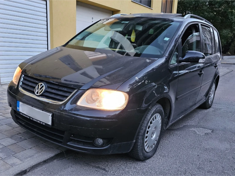 VW Touran FSI, снимка 4 - Автомобили и джипове - 48681223