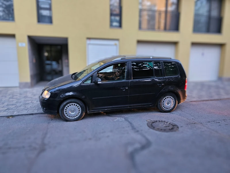 VW Touran FSI, снимка 8 - Автомобили и джипове - 48681223