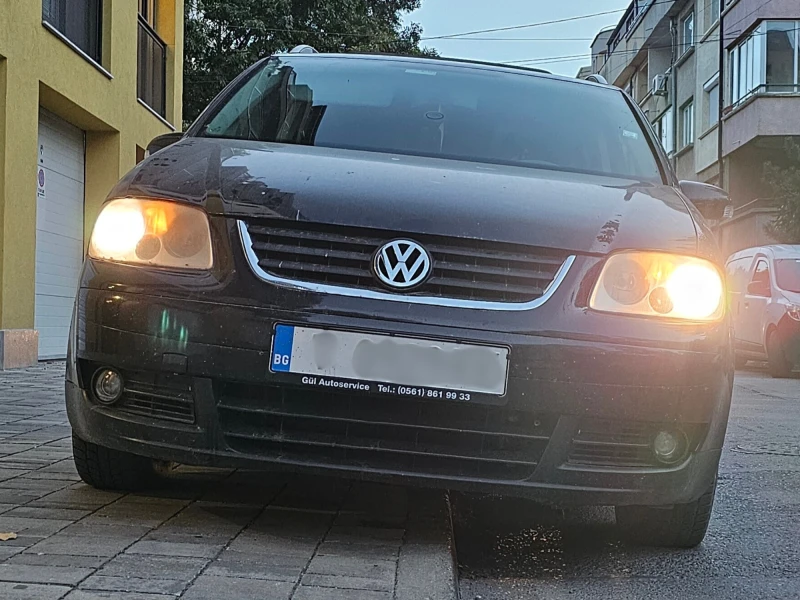 VW Touran FSI, снимка 6 - Автомобили и джипове - 48681223