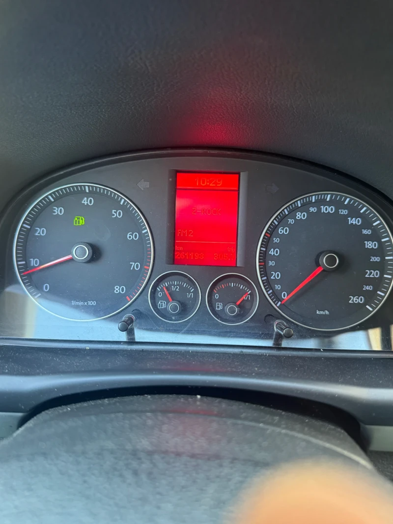 VW Touran, снимка 9 - Автомобили и джипове - 52528419