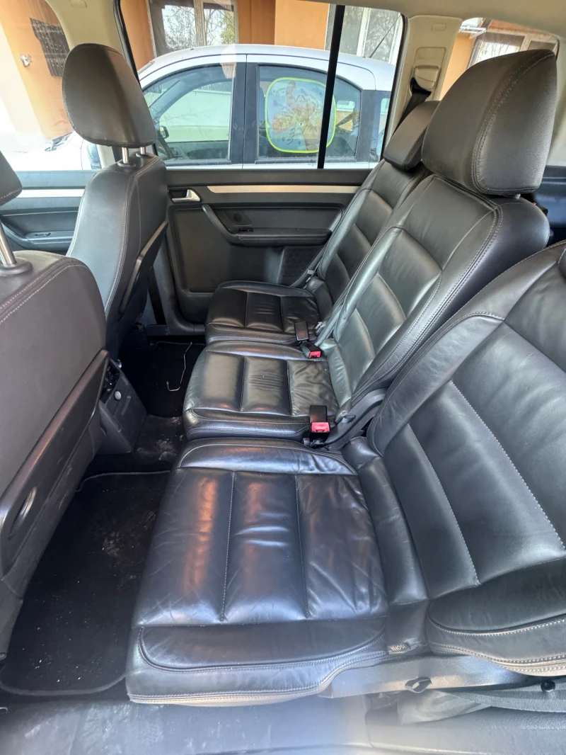 VW Touran, снимка 8 - Автомобили и джипове - 52528419