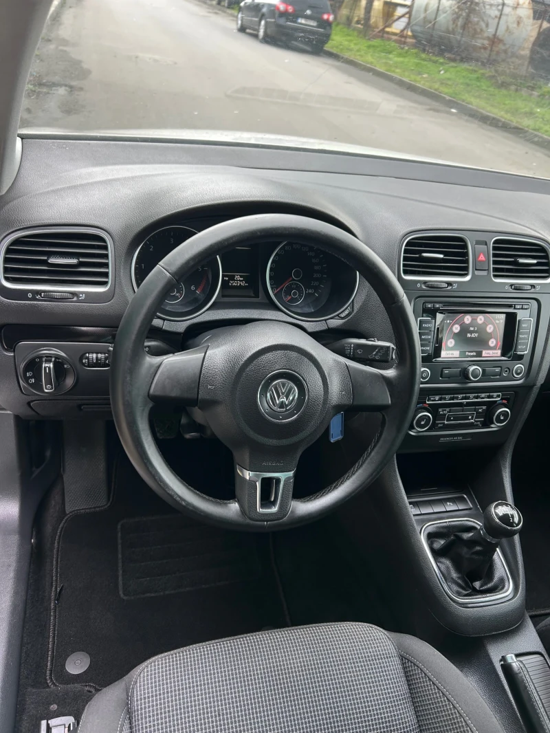 VW Golf 1.6, снимка 8 - Автомобили и джипове - 52840110