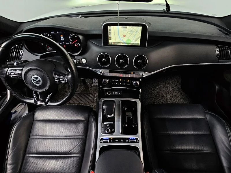 Kia Stinger 3.3 Turbo 2WD| 365к.с.| ВКЛ.ТЕХНОТЕСТ, снимка 7 - Автомобили и джипове - 55612407
