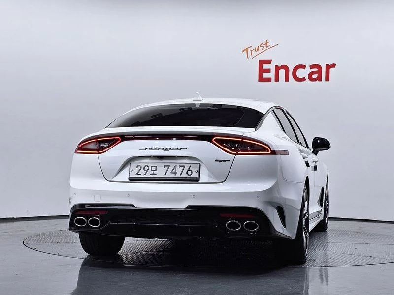 Kia Stinger 3.3 Turbo 2WD| 365к.с.| ВКЛ.ТЕХНОТЕСТ, снимка 4 - Автомобили и джипове - 55612407