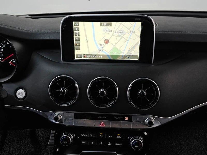Kia Stinger 3.3 Turbo 2WD| 365к.с.| ВКЛ.ТЕХНОТЕСТ, снимка 13 - Автомобили и джипове - 55612407