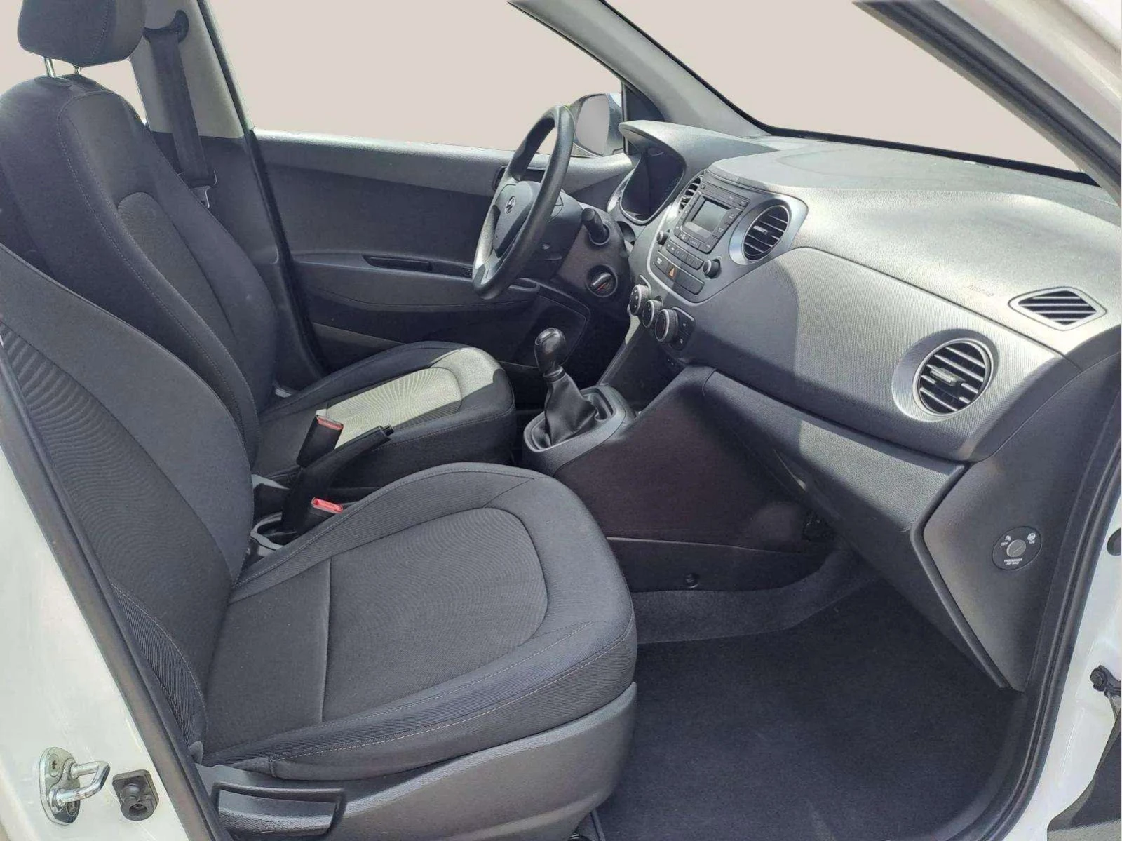 Hyundai I10 1.0i - изображение 9