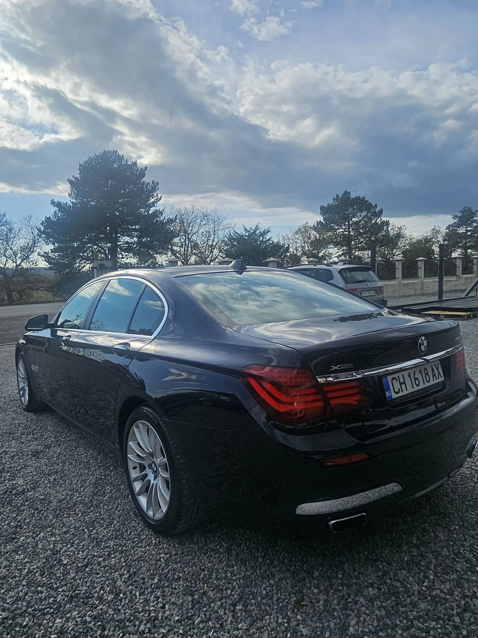 BMW 750 Xdrive | Mobile.bg   7