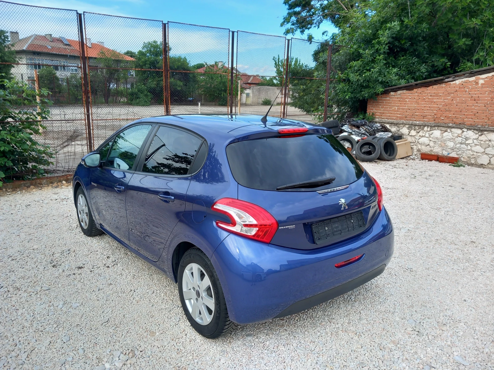 Peugeot 208 1.2i 82кс климатик, снимка 5 - Автомобили и джипове - 54874065