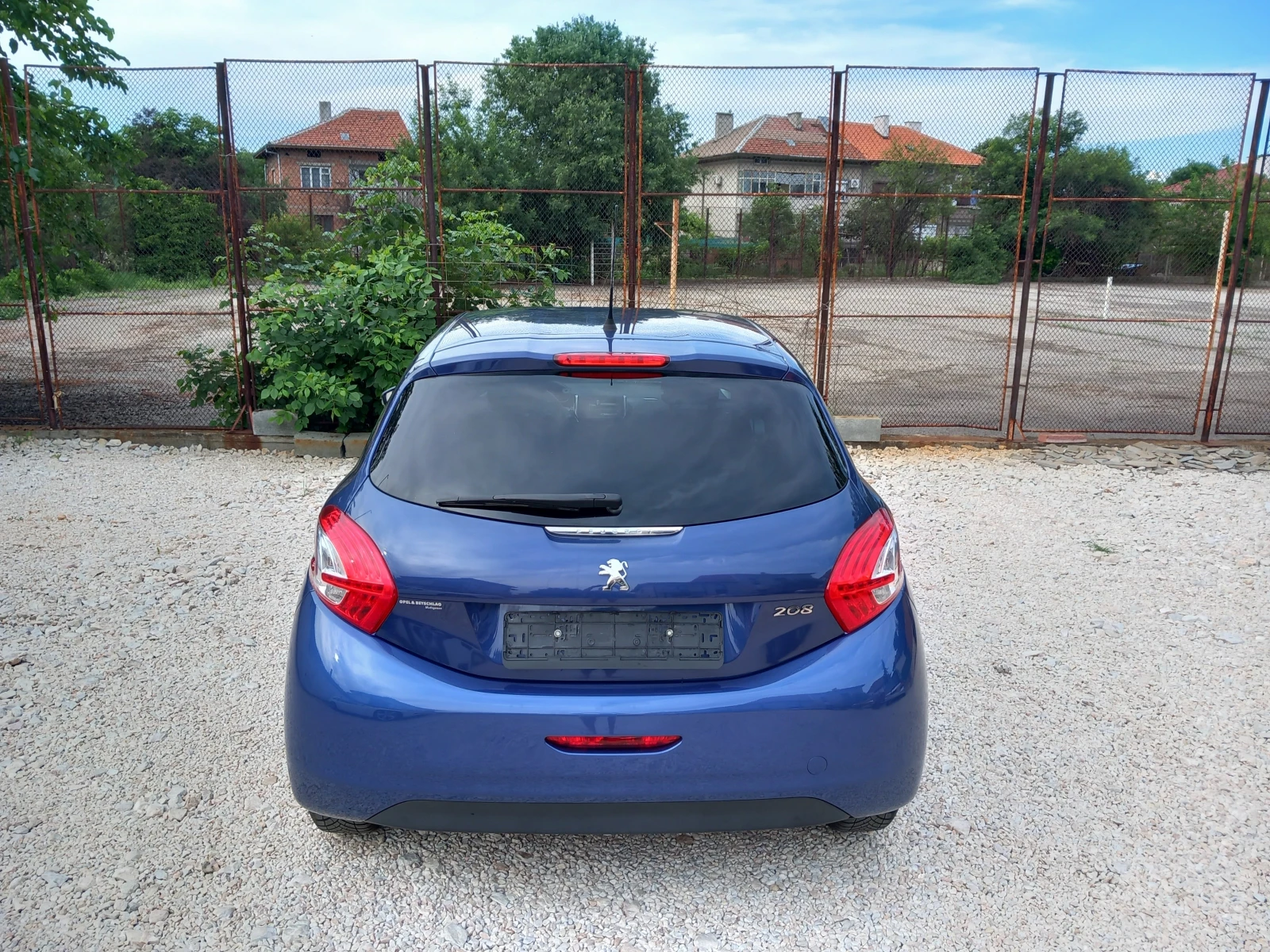 Peugeot 208 1.2i 82кс климатик, снимка 4 - Автомобили и джипове - 54874065