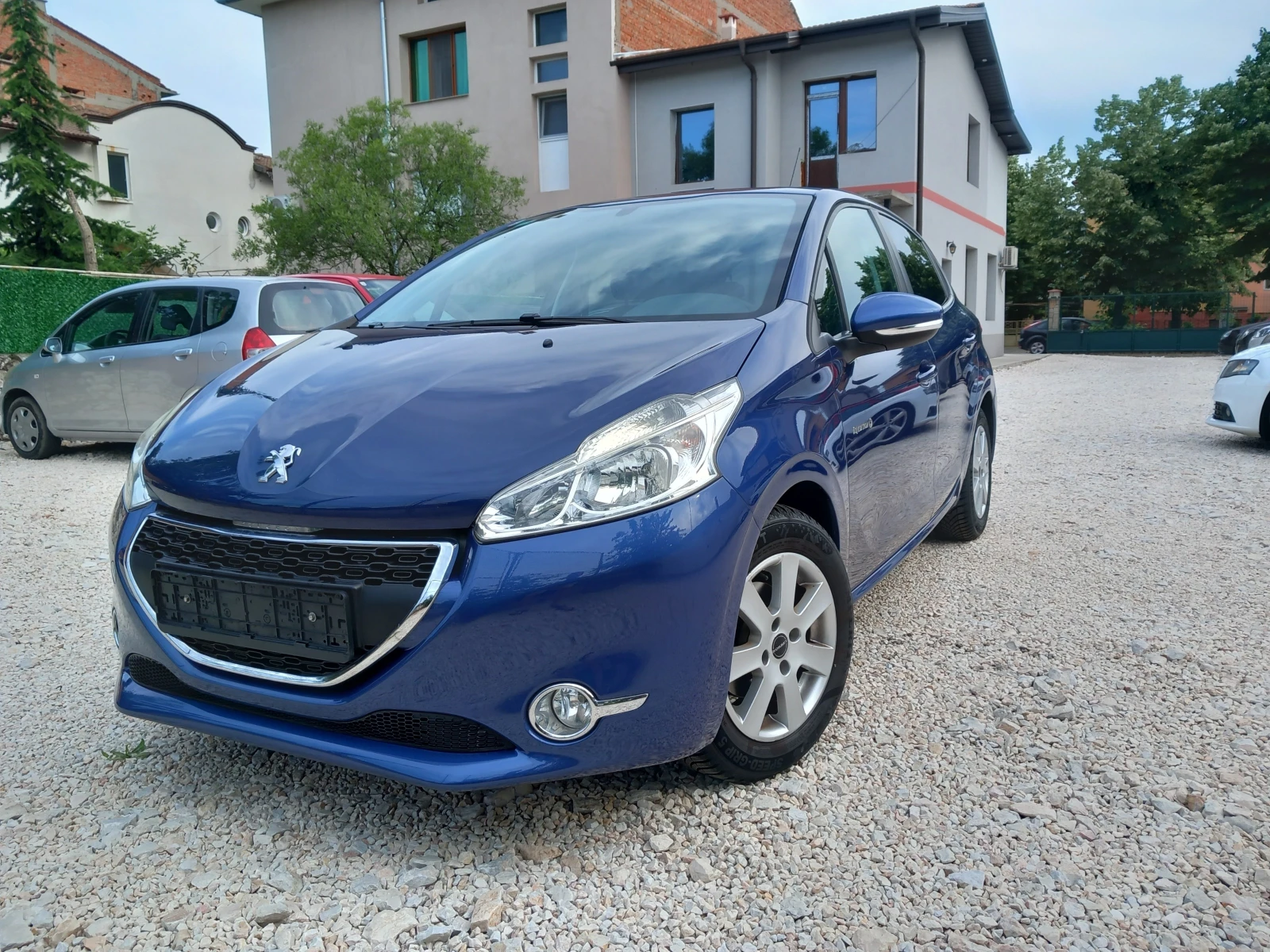 Peugeot 208 1.2i 82кс климатик, снимка 7 - Автомобили и джипове - 54874065