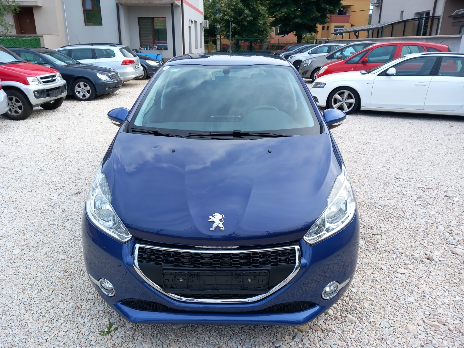 Peugeot 208 1.2i 82кс климатик, снимка 8 - Автомобили и джипове - 54874065