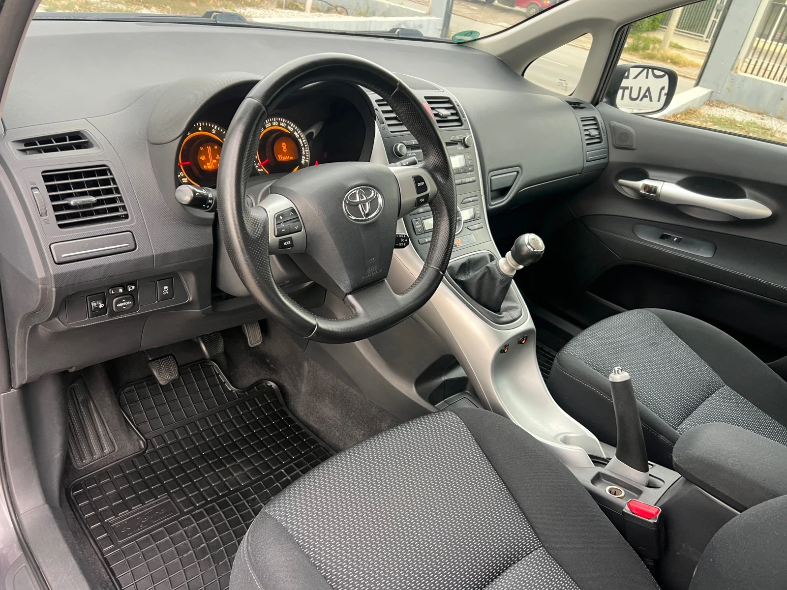 Toyota Auris 1.6-FACE, снимка 11 - Автомобили и джипове - 56618070