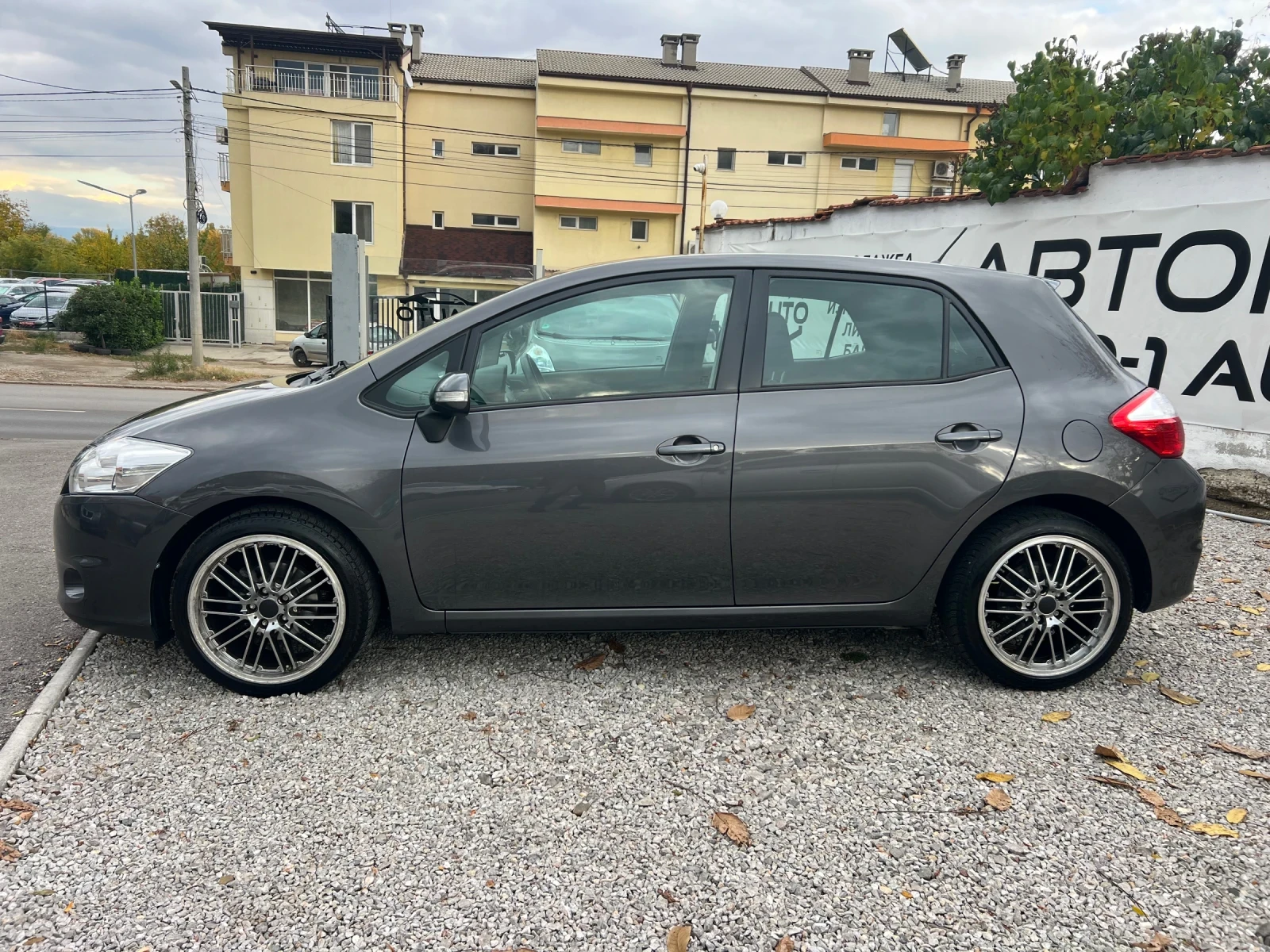Toyota Auris 1.6-FACE, снимка 8 - Автомобили и джипове - 56618070