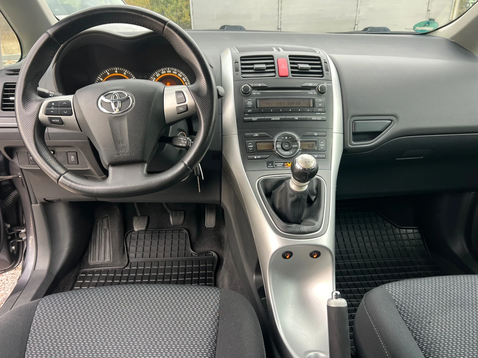 Toyota Auris 1.6-FACE, снимка 9 - Автомобили и джипове - 56618070