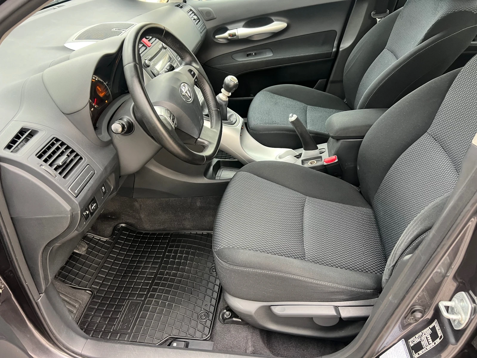 Toyota Auris 1.6-FACE, снимка 10 - Автомобили и джипове - 56618070