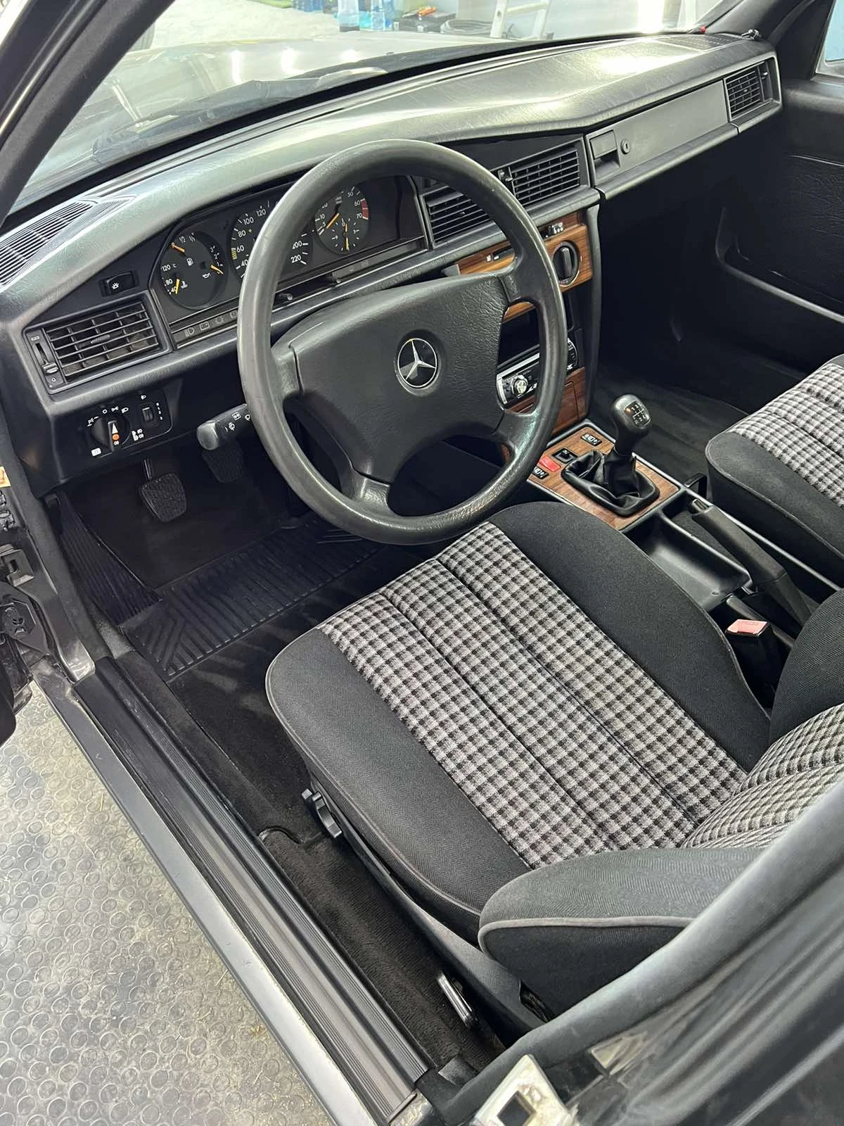 Mercedes-Benz 190 190 E W201, снимка 3 - Автомобили и джипове - 56626064