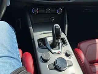 Alfa Romeo Stelvio Veloce| 2 КЛЮЧА| ПОДГРЕВИ| ПАНО| CARFAX, снимка 12 - Автомобили и джипове - 54609585