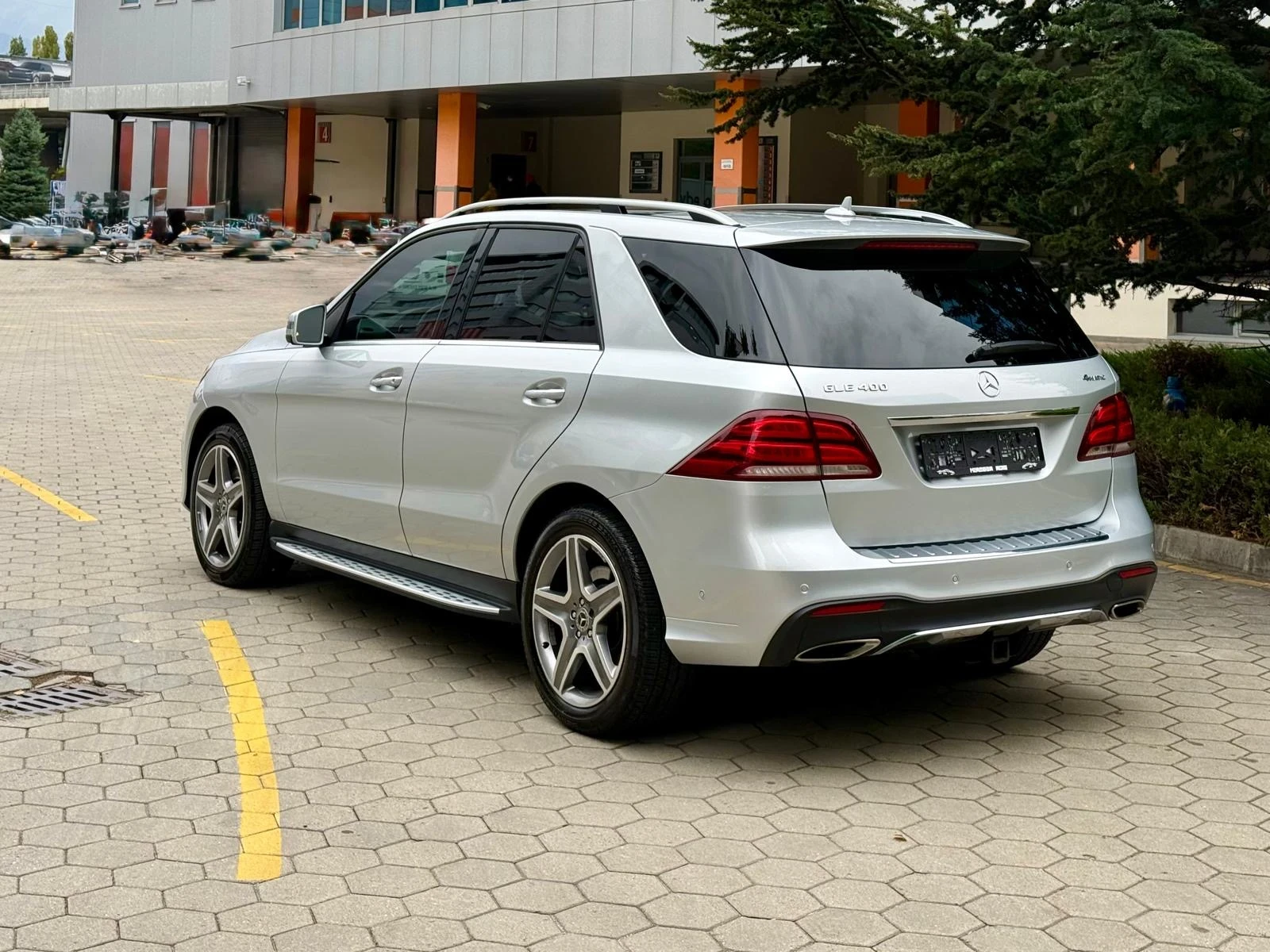 Mercedes-Benz GLE 400 4Matic AMG-Pack - изображение 6
