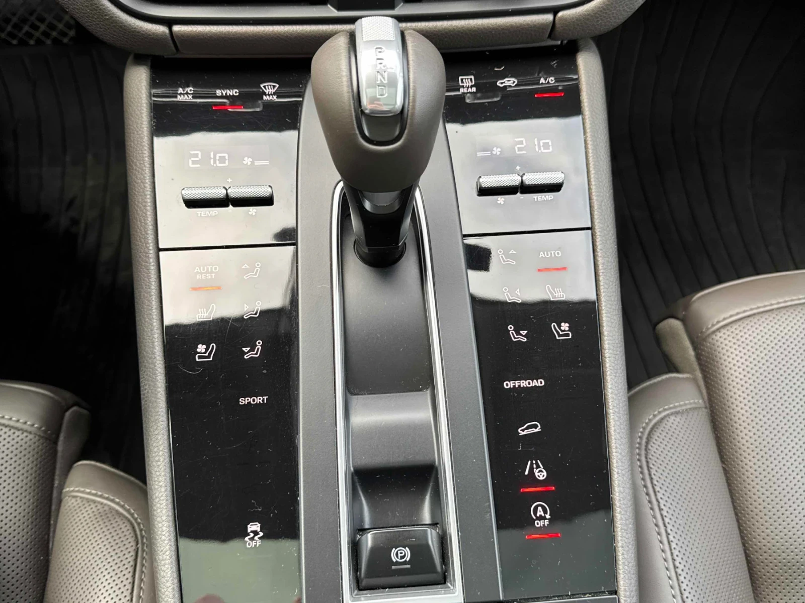 Porsche Macan ПОДГРЕВ * ОБДУХВАНЕ * ДИСТРОНИК * ПАНОРАМА * , снимка 11 - Автомобили и джипове - 54169366