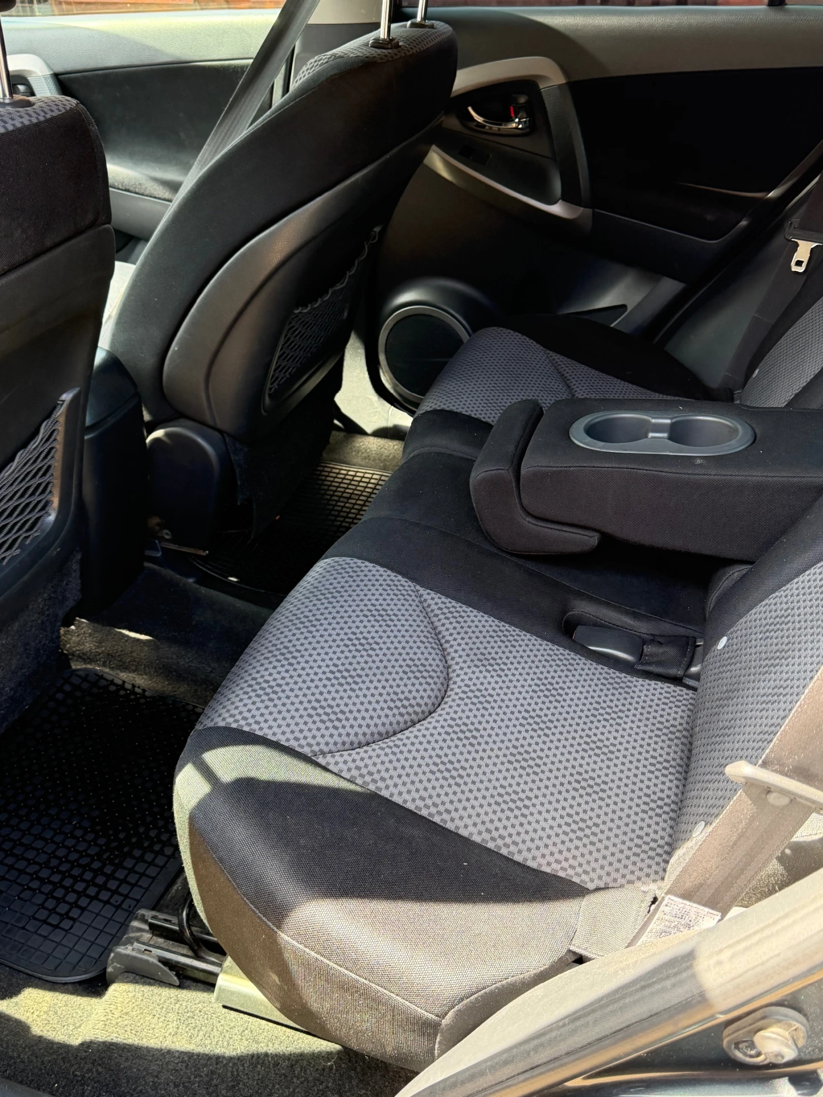 Toyota Rav4, снимка 6 - Автомобили и джипове - 54237308