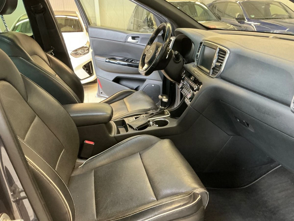 Kia Sportage 2.0CRDI* GT Line* Дистроник* Обдухване* JBL* Пано, снимка 11 - Автомобили и джипове - 54516626