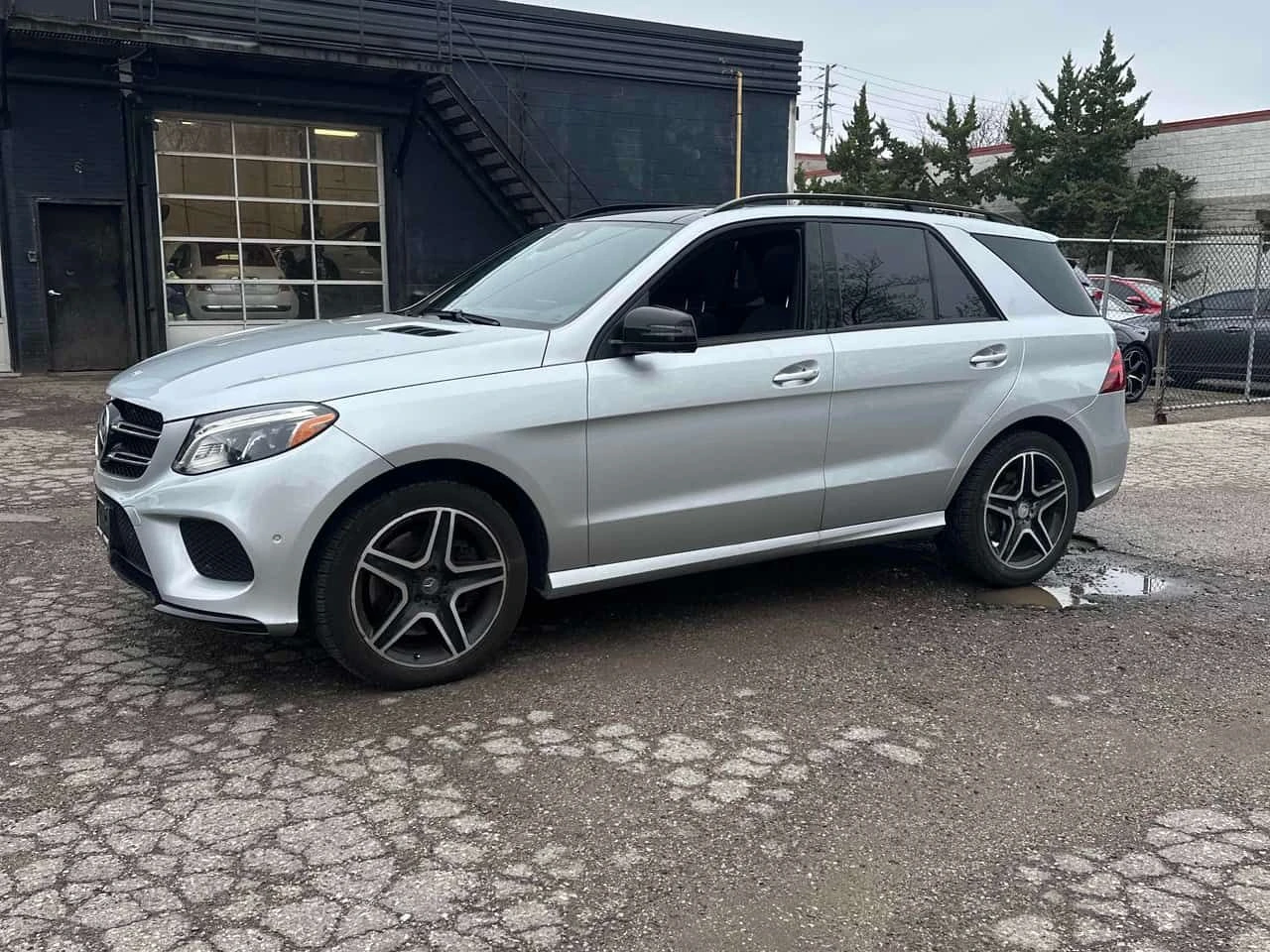 Mercedes-Benz GLE 400 | DISTRONIC | 360 | HARMAN KARDON | ПАНОРАМА | , снимка 2 - Автомобили и джипове - 54783055
